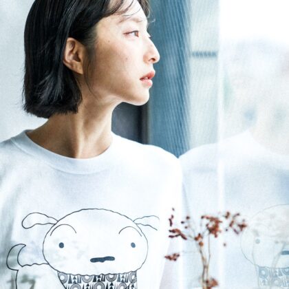〈秋田杉 × 小白〉蠟筆小新角色T恤